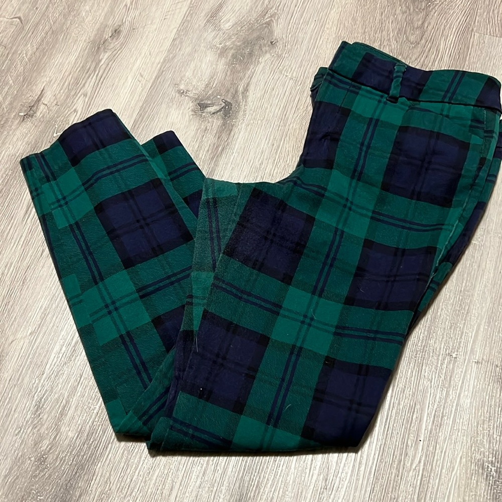 Old Navy green plaid pixie pant. Size 8 in good condition